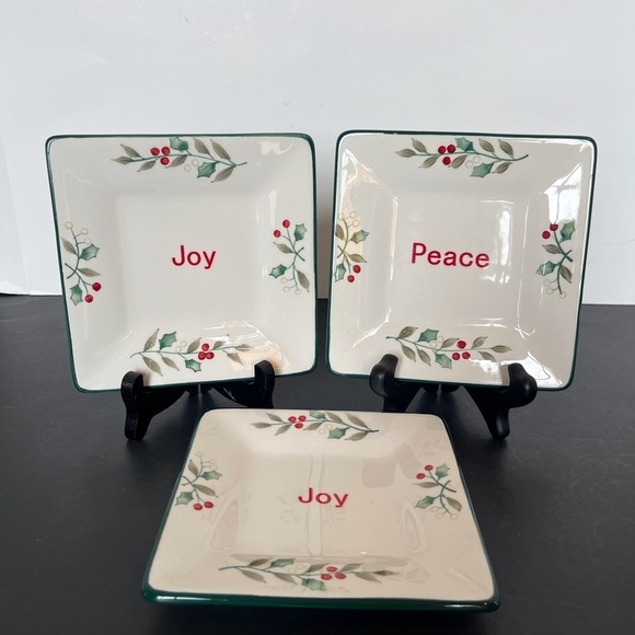 Pfaltzgraff Winterberry Appetizer Plates Set of 3 - Picture 7 of 7